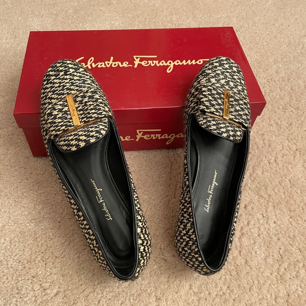 Salvatore Ferragamo Women's Sarno Bow Loafer Size 6B - Picture 3 of 9